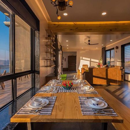 Eyes On The Lake By Stayvista - A Hillside Villa With A Captivating View Of The River Pune Exteriör bild