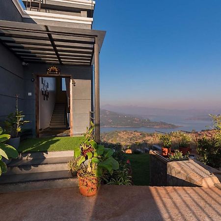 Eyes On The Lake By Stayvista - A Hillside Villa With A Captivating View Of The River Pune Exteriör bild