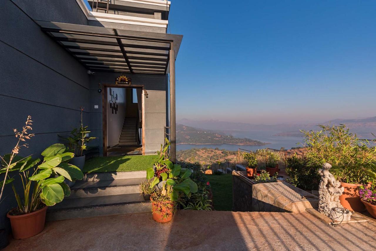 Eyes On The Lake By Stayvista - A Hillside Villa With A Captivating View Of The River Pune Exteriör bild