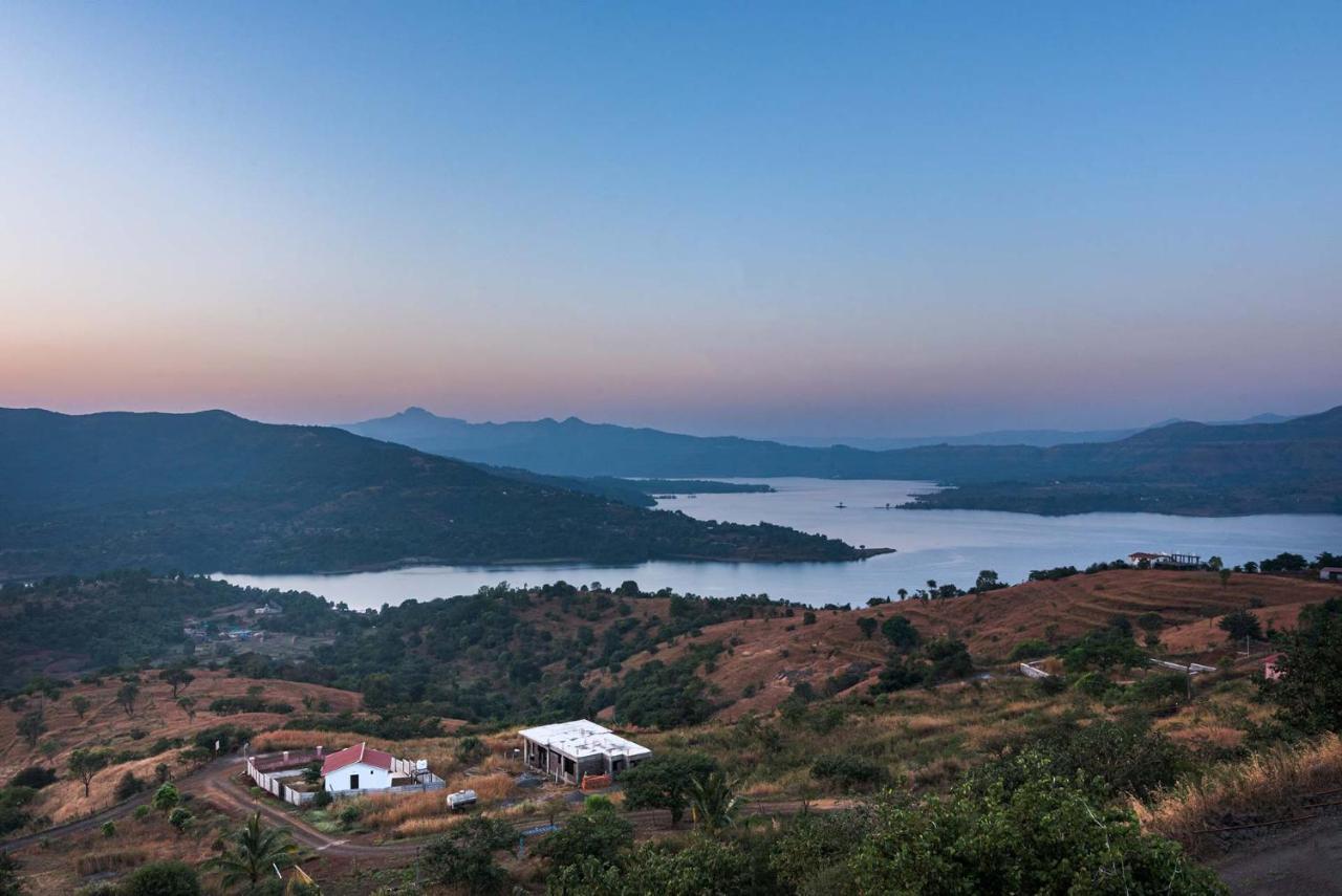Eyes On The Lake By Stayvista - A Hillside Villa With A Captivating View Of The River Pune Exteriör bild