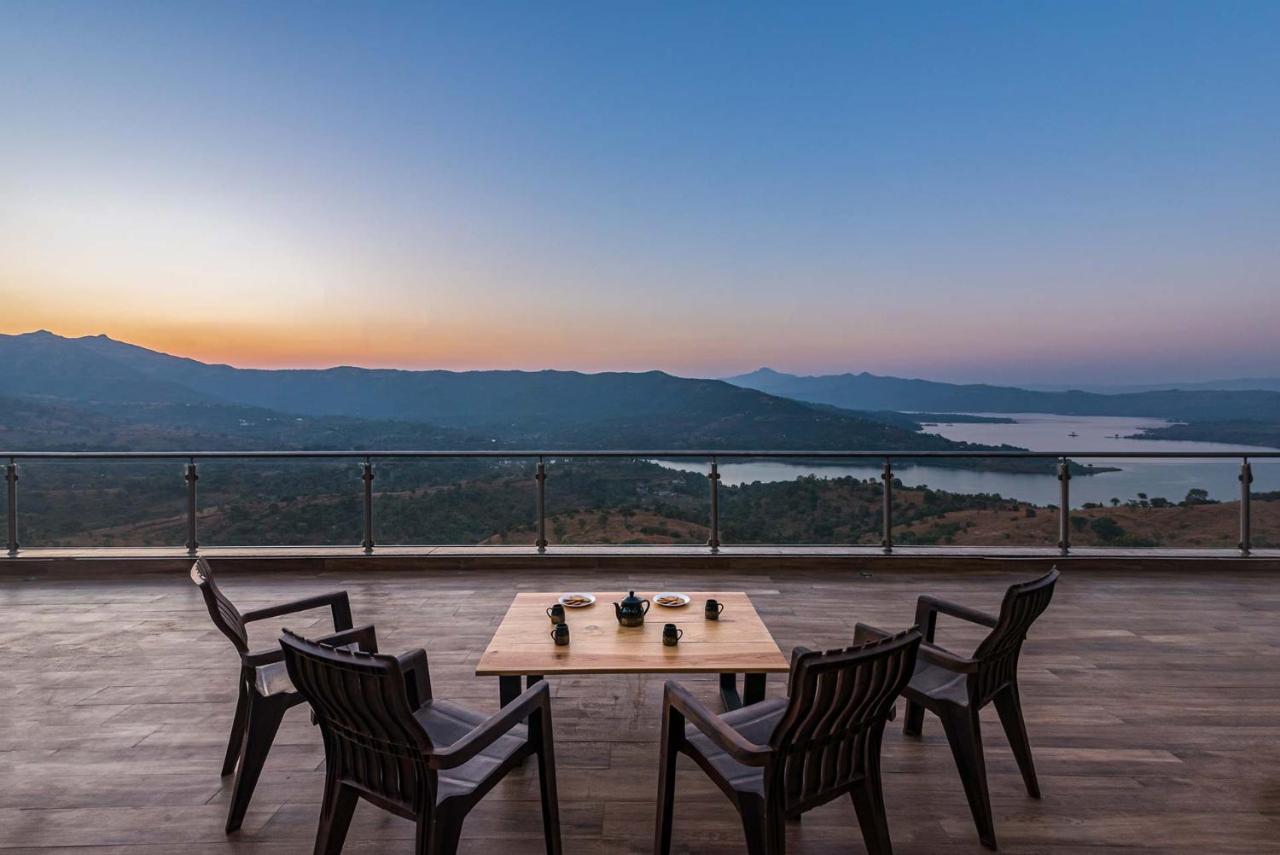 Eyes On The Lake By Stayvista - A Hillside Villa With A Captivating View Of The River Pune Exteriör bild